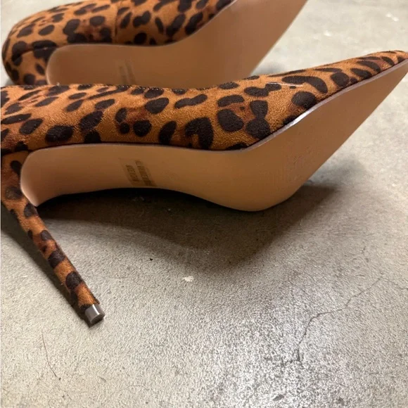 Leopard Print Stiletto Heels - Picture 4 of 8